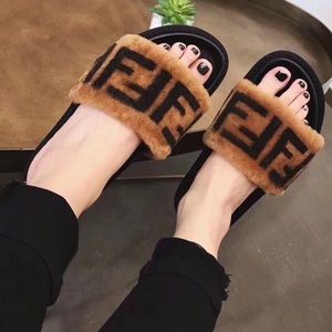 Fendi fur pool slides size 9